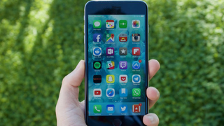 Francia podría llevar a Apple a la justicia por violar sus leyes de obsolescencia programada al ralentizar iPhones<em></em><em></em><em></em><em></em>